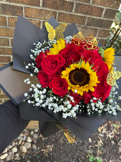 Bloom & Gold - 36 Roses & Sunflower Bouquet / Bloom & Gold - Bouquet de 36 Rosas y Girasoles