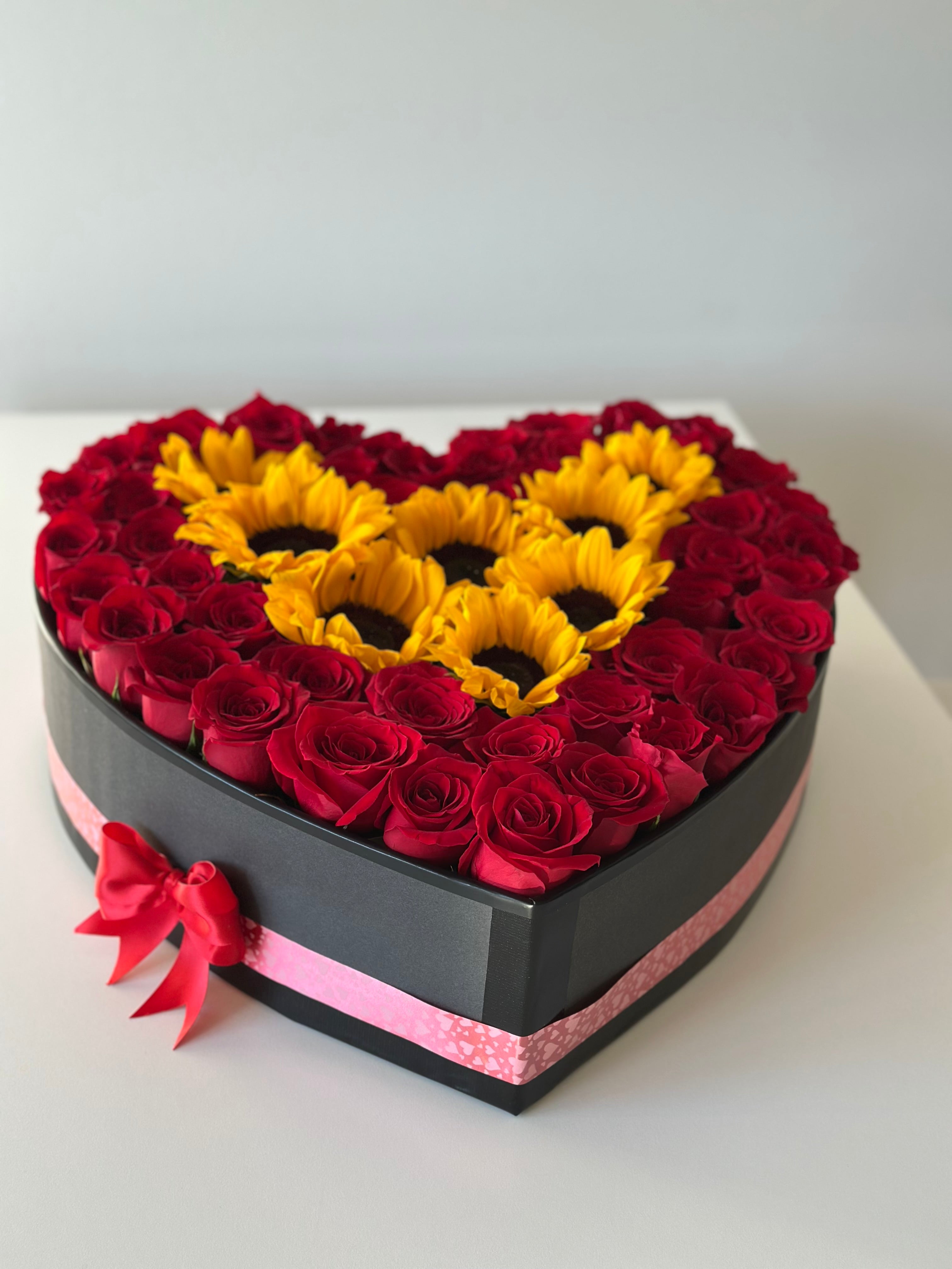 Sunlit Rose Heart – 18" Roses & Sunflowers Floral Heart | Corazón Floral de Rosas y Girasoles