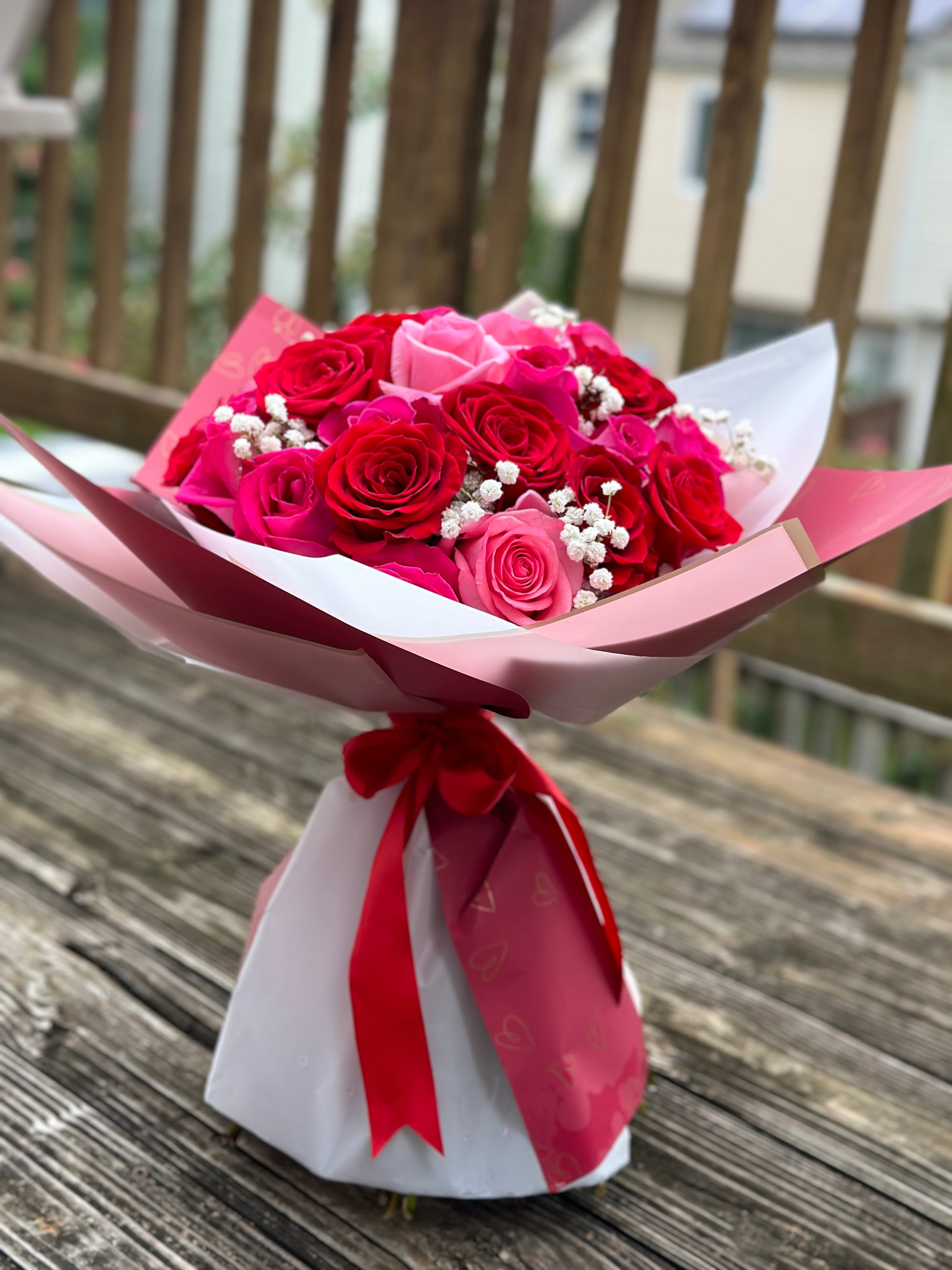 Pink Passion - 24 Roses Bouquet / Pink Passion - Bouquet de 24 Rosas