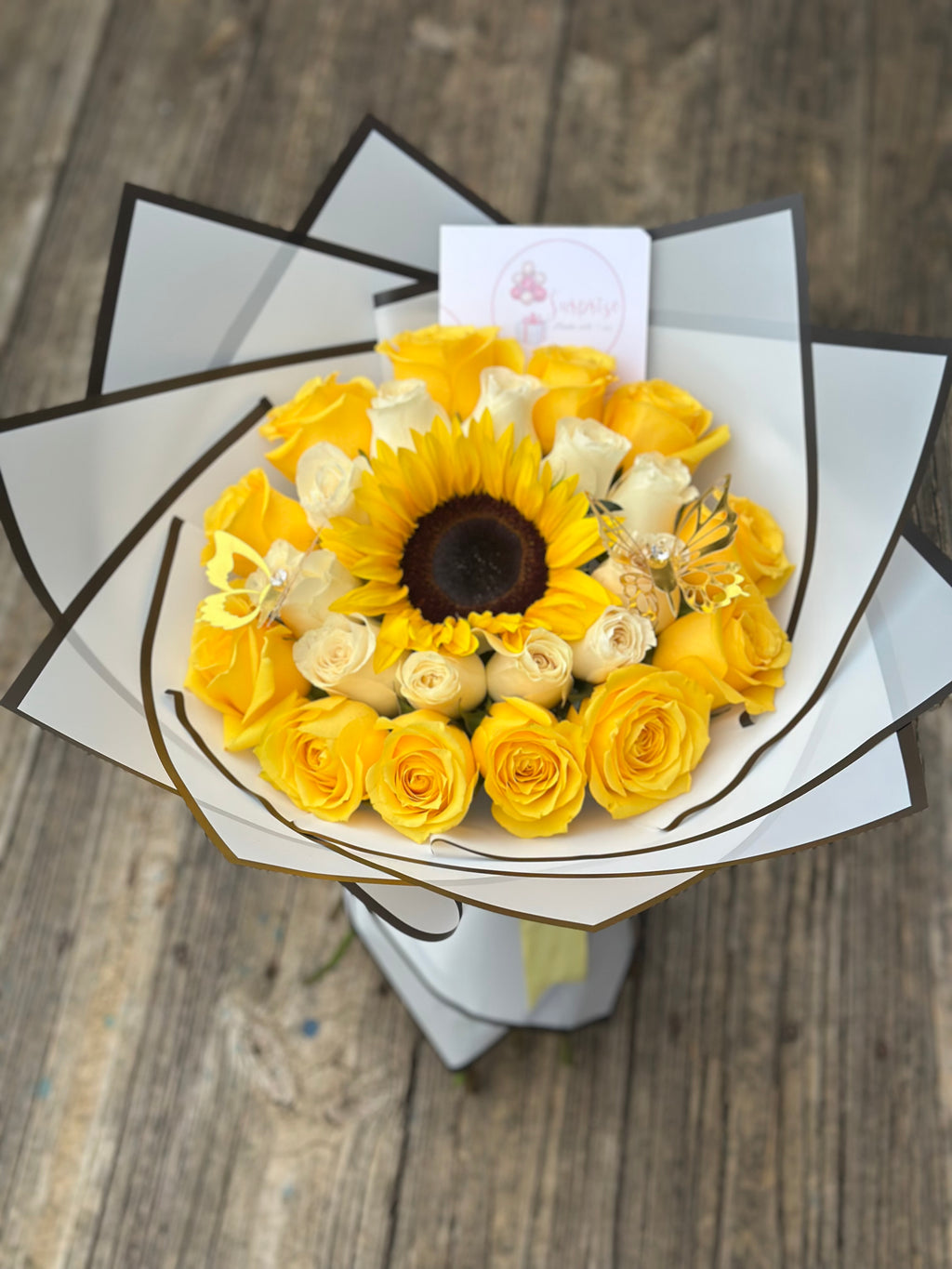 Golden Purity - Rose & Sunflower Bouquet / Golden Purity - Bouquet de Rosas y Girasol
