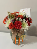 Bright Days Vase - Seasonal Arrangement / Bright Days Vase - Arreglo de Temporada