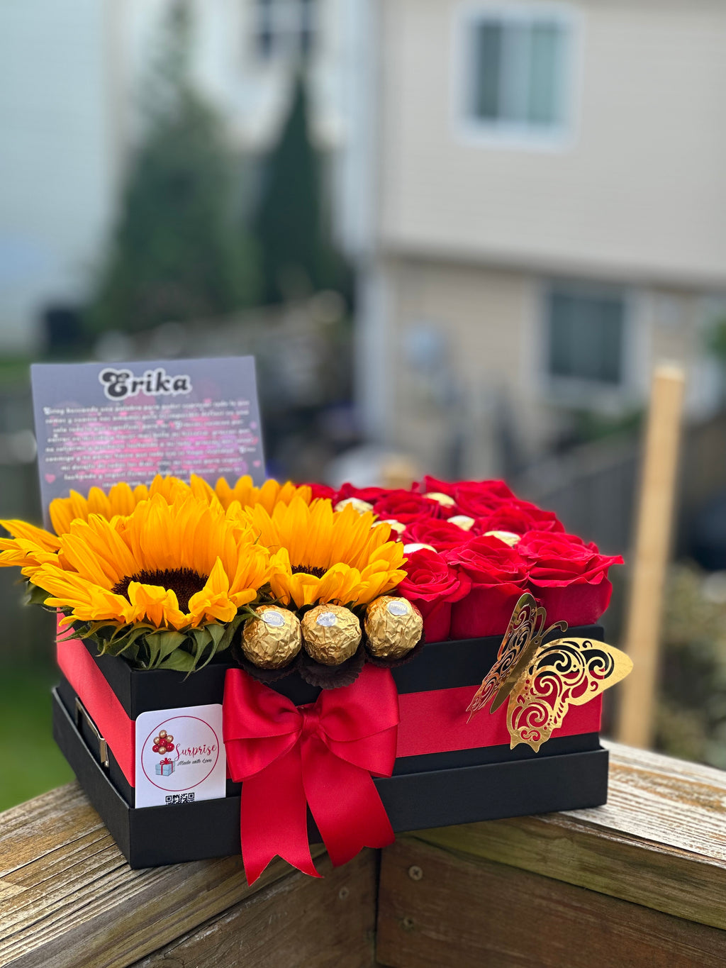 Chic Bloom Box - Roses, Sunflowers & Ferrero / Chic Bloom Box - Rosas, Girasoles y Ferrero