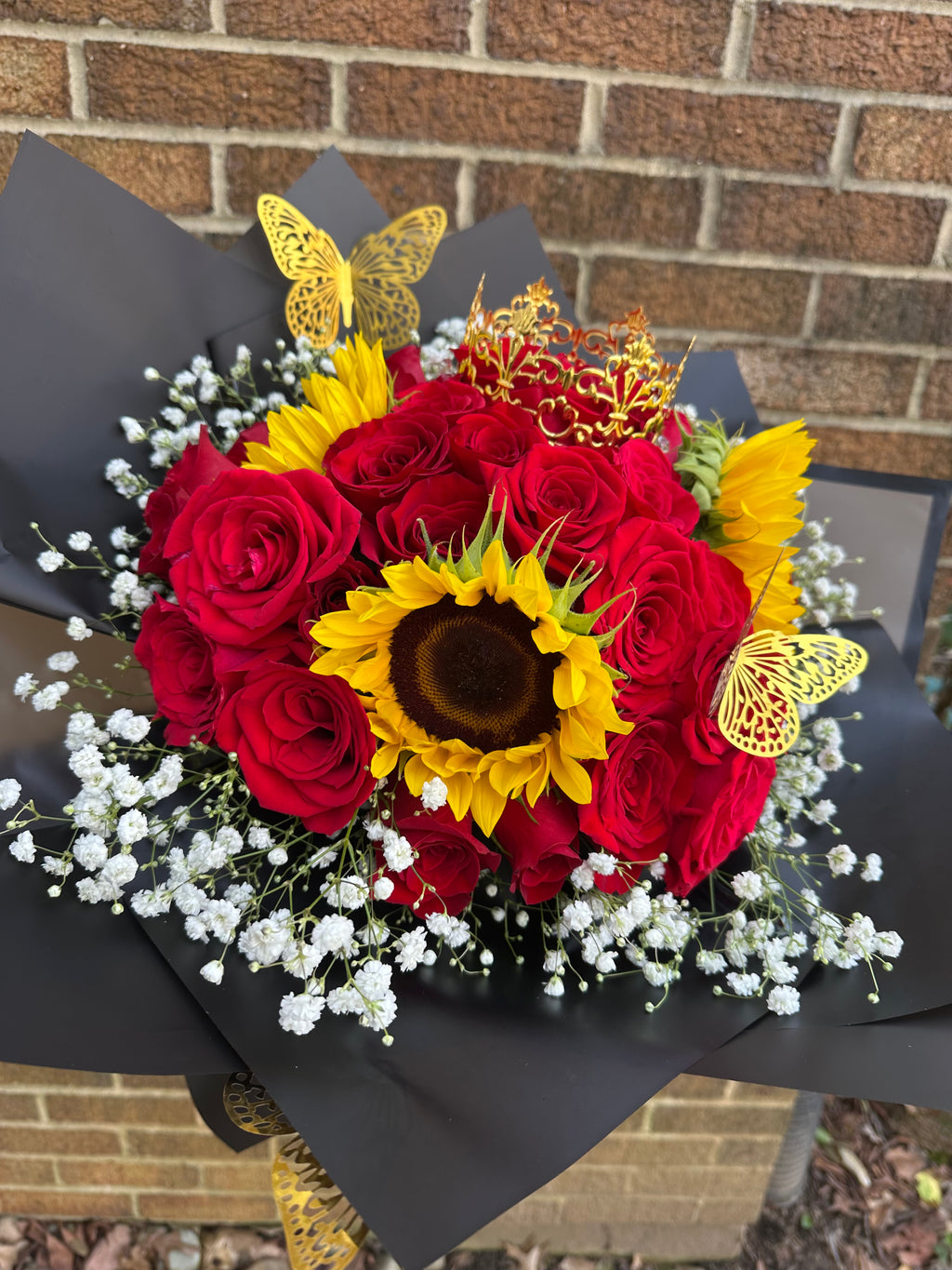 Bloom & Gold - 36 Roses & Sunflower Bouquet / Bloom & Gold - Bouquet de 36 Rosas y Girasoles