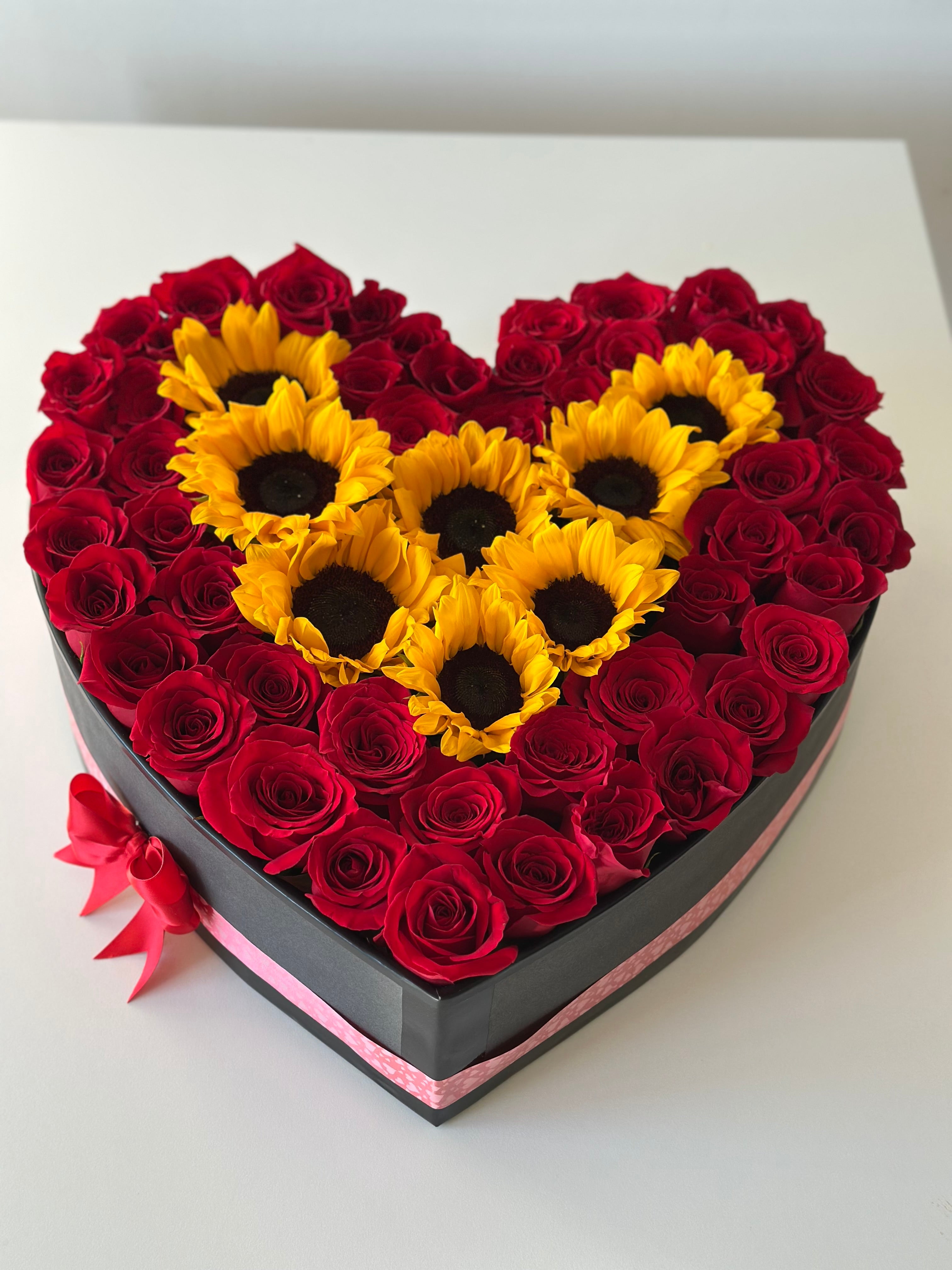 Sunlit Rose Heart – 18" Roses & Sunflowers Floral Heart | Corazón Floral de Rosas y Girasoles
