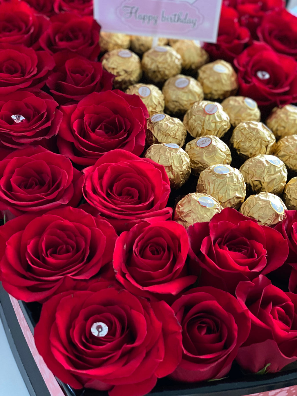 Heart Full of Roses – Custom Floral Heart with Ferrero Rocher | Corazón Floral Personalizado con Chocolates