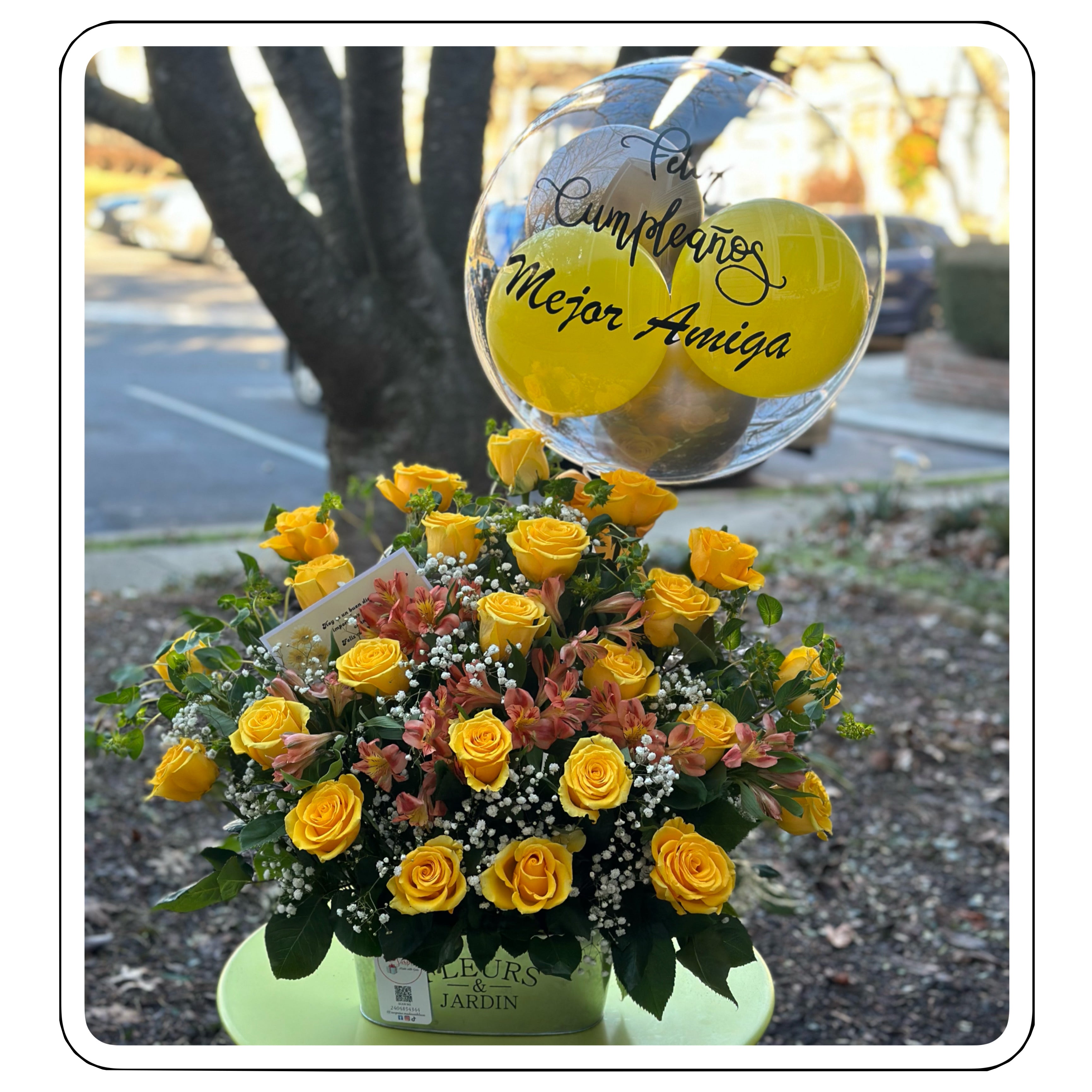 Luxe Bloom Arrangement | Arreglo Floral de Lujo con Globo Personalizado