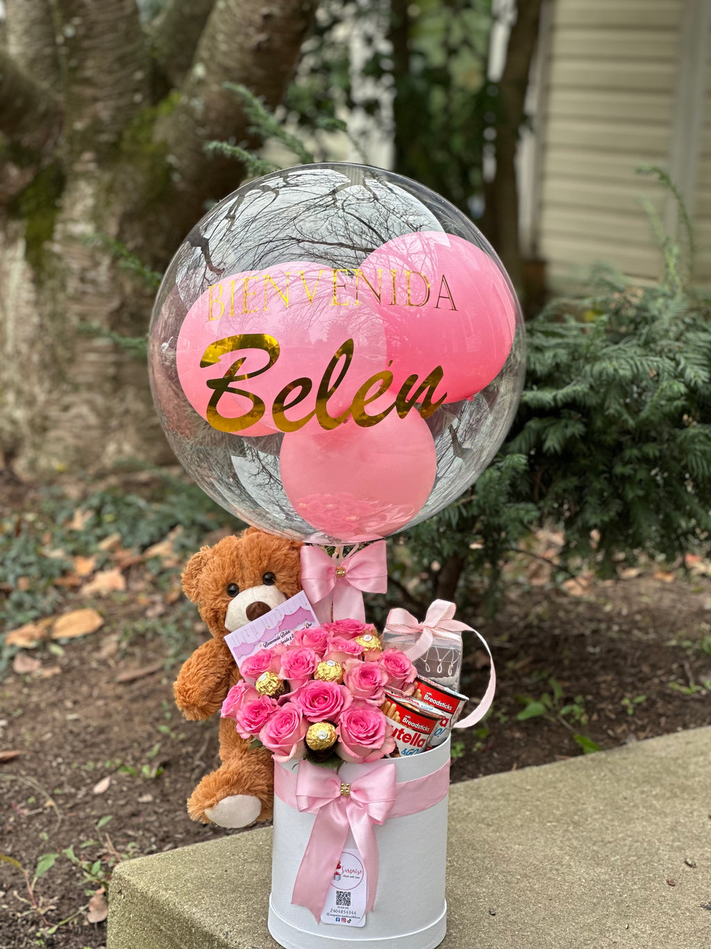 Cuddle & Bloom Box - Flowers, Plush & Balloon / Cuddle & Bloom Box - Flores, Peluche y Globo