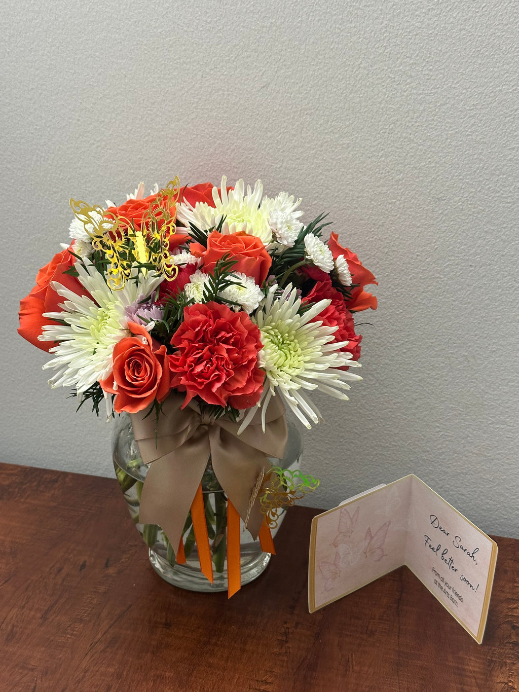 Bright Days Vase - Seasonal Arrangement / Bright Days Vase - Arreglo de Temporada