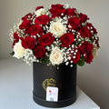Fifty Roses Cylinder Box – Dual-Tone Rose Arrangement | Arreglo de 50 Rosas en Caja Cilíndrica