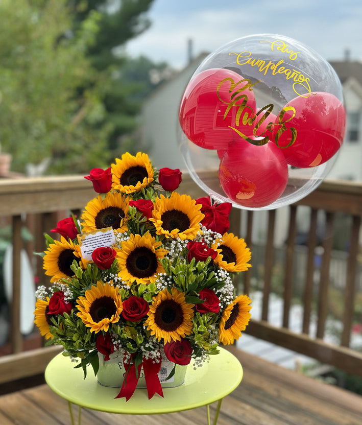 Sunrise & Roses Arrangement | Arreglo de Girasoles y Rosas con Globo Personalizado