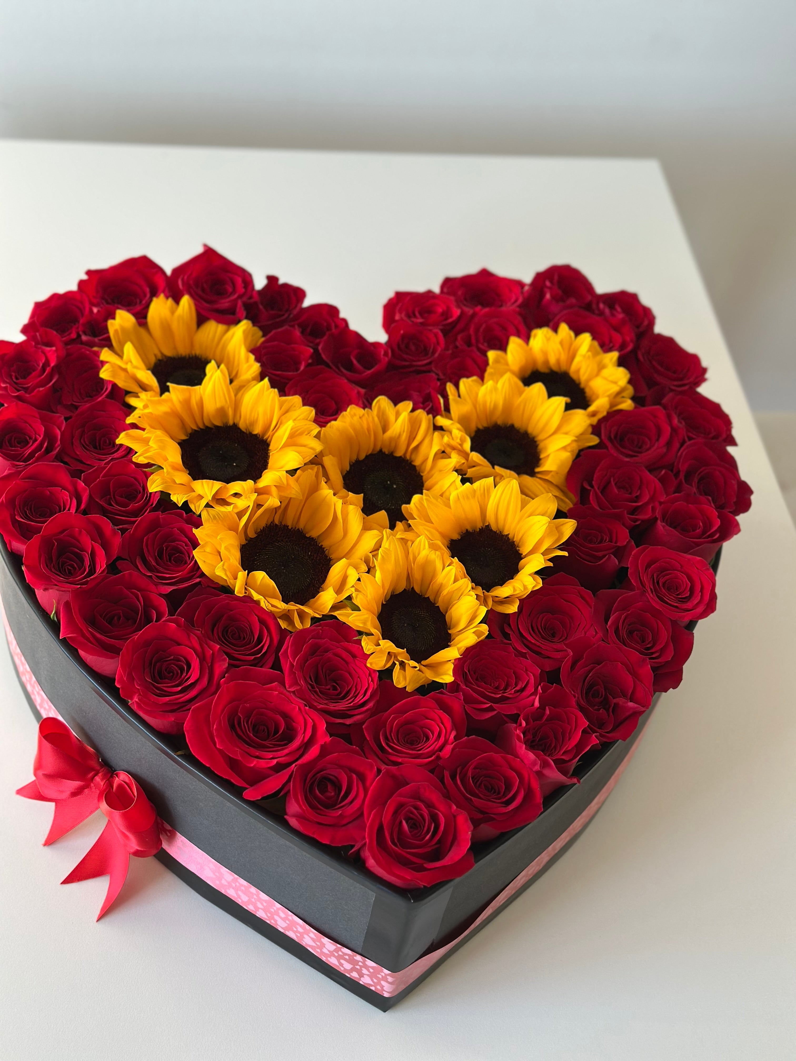 Sunlit Rose Heart – 18" Roses & Sunflowers Floral Heart | Corazón Floral de Rosas y Girasoles