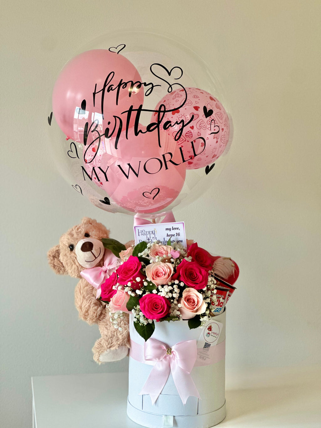 Cuddle & Bloom Box - Flowers, Plush & Balloon / Cuddle & Bloom Box - Flores, Peluche y Globo