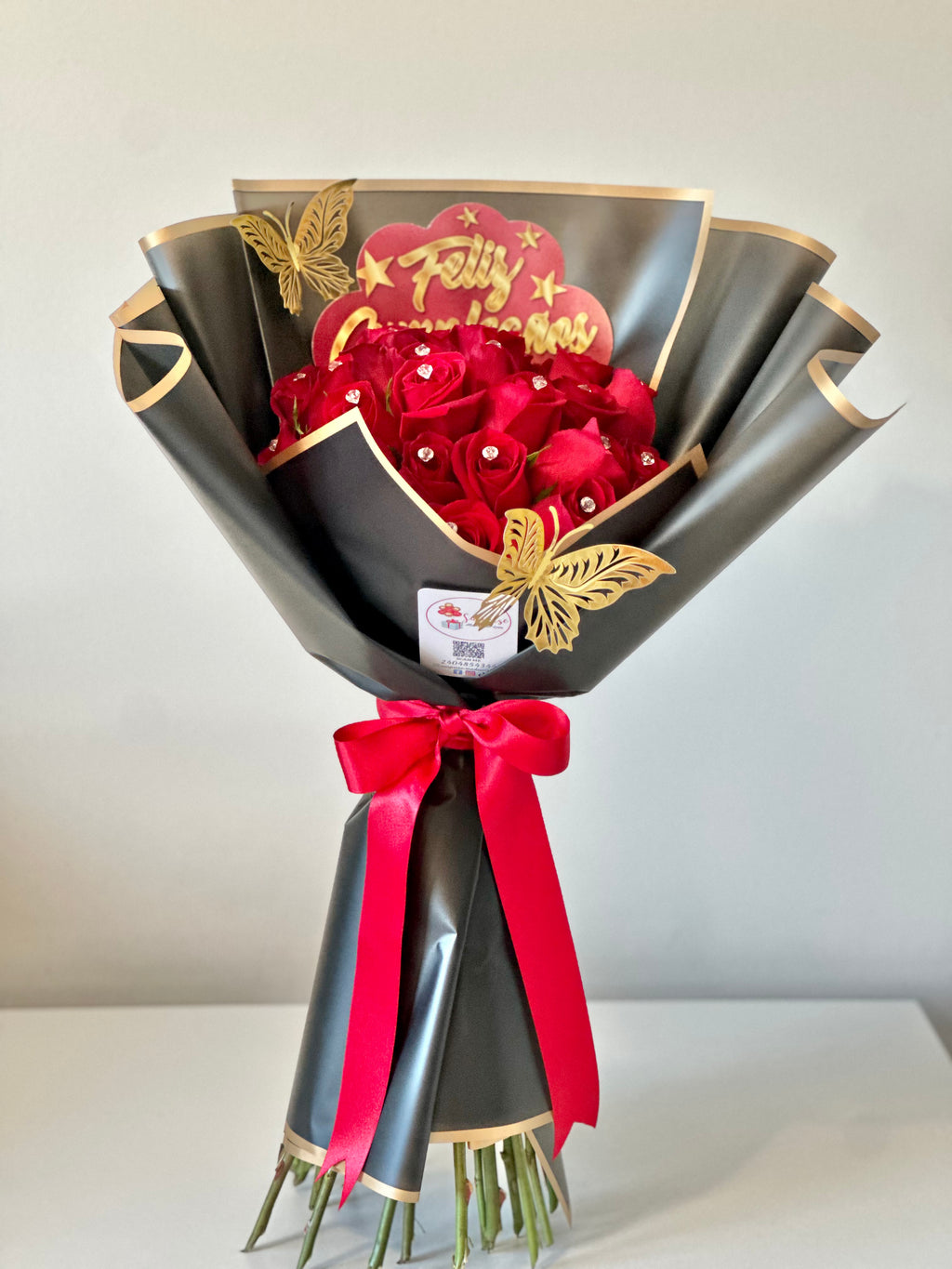 Two Dozen Roses - Signature Luxury / Dos Docenas de Rosas - Lujo Exclusivo