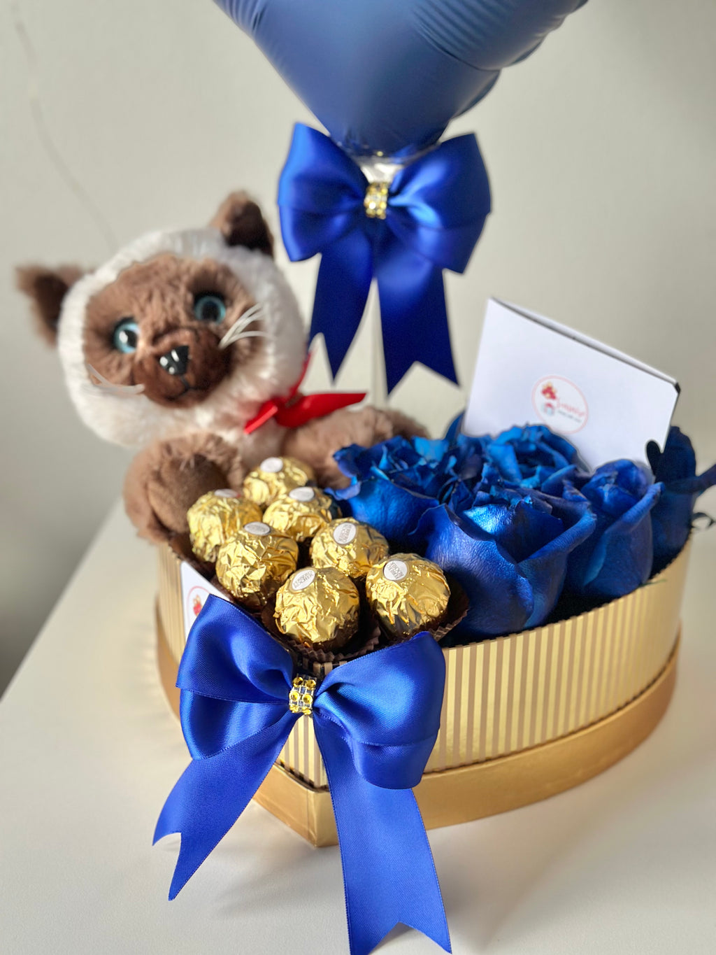 Blue Cuddle Heart | Corazón Azul con Rosas, Ferrero, Peluche y Globo