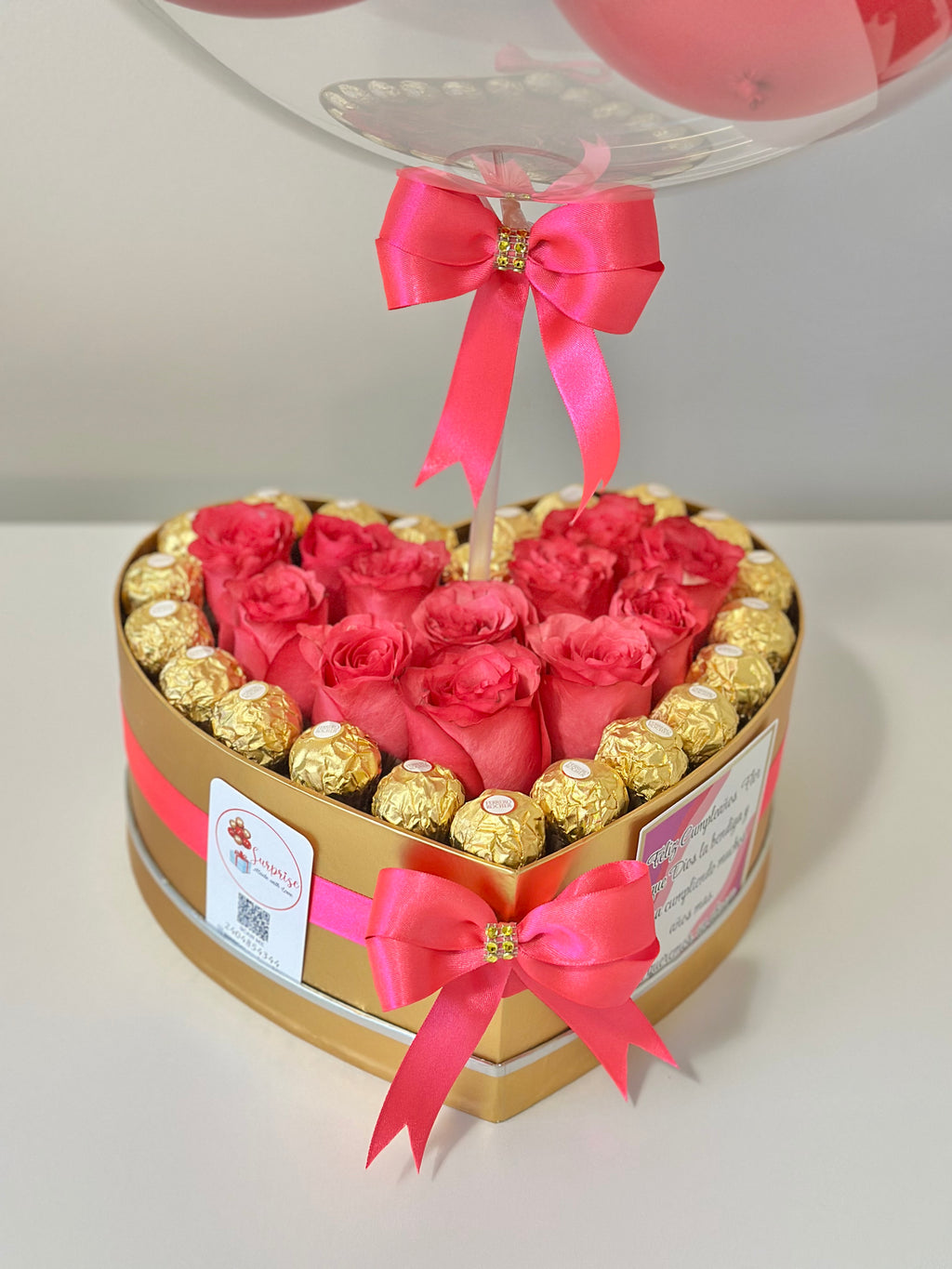 Sweet Heart Rose Box – 12 Roses & Ferrero Rocher with Personalized Balloon | Caja Corazón con Rosas, Ferreros y Globo Personalizado