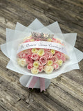 Forever Yours - 50 Roses Crown Bouquet / Forever Yours - Bouquet de 50 Rosas con Corona