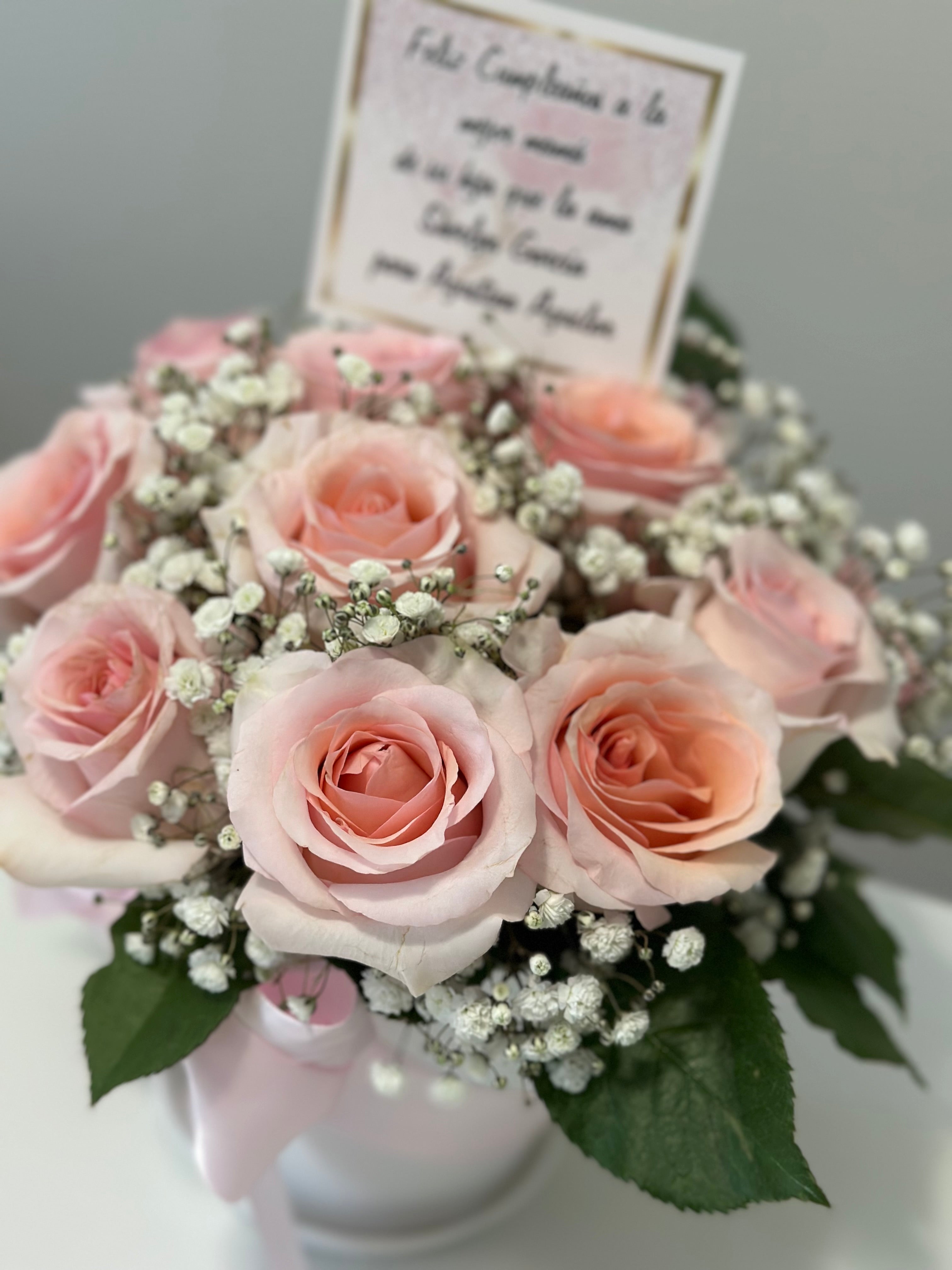 Timeless Rose Arrangement | Arreglo Clásico de 12 Rosas y Baby's Breath