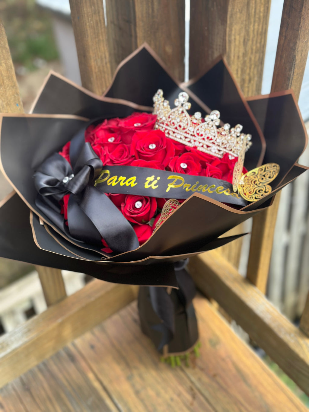 Royal Crown Luxury - 36 Roses Bouquet / Royal Crown Luxury - Bouquet de 36 Rosas