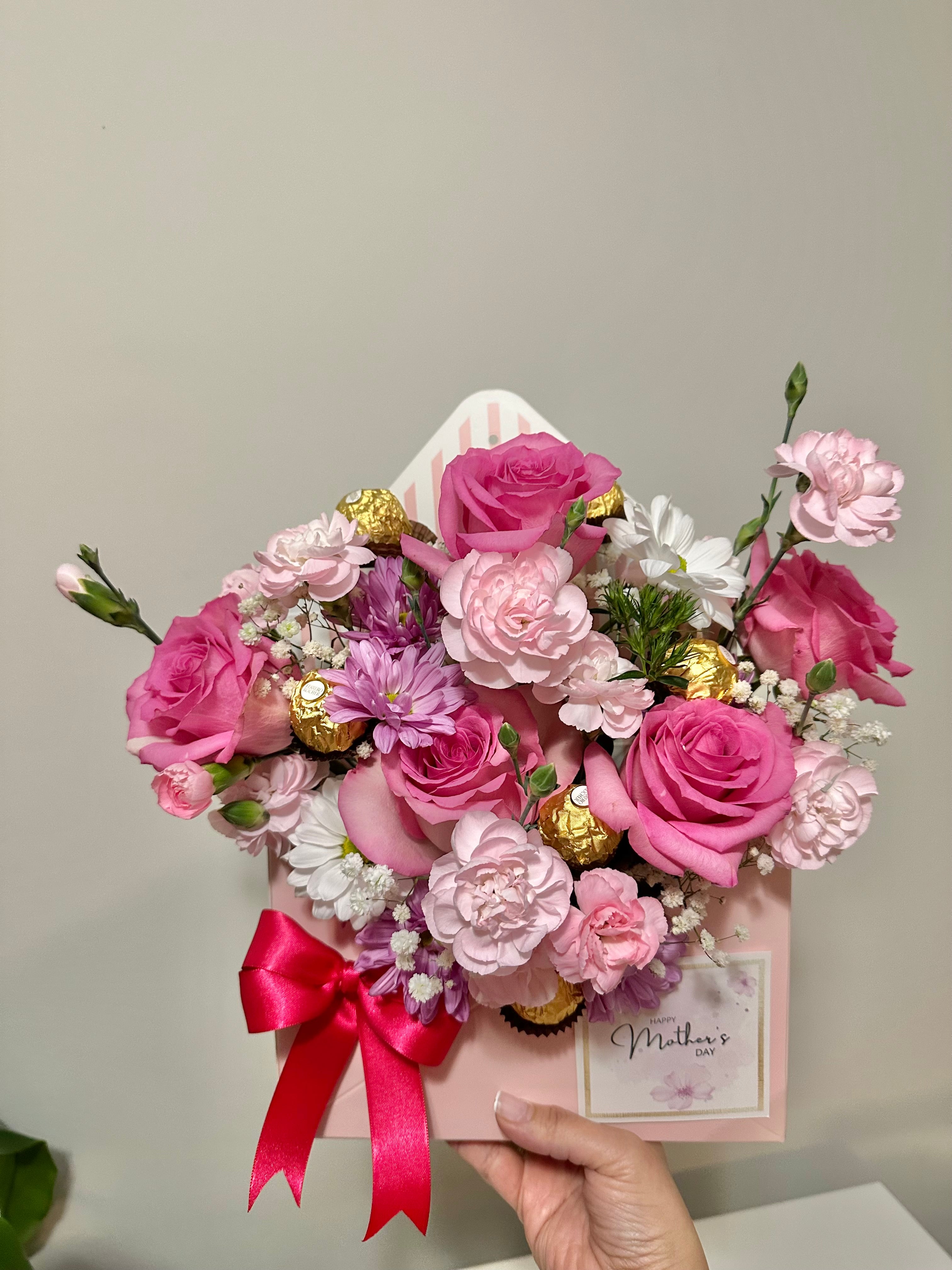 Mom's Envelope Box | Caja Sobre con Flores y Ferrero