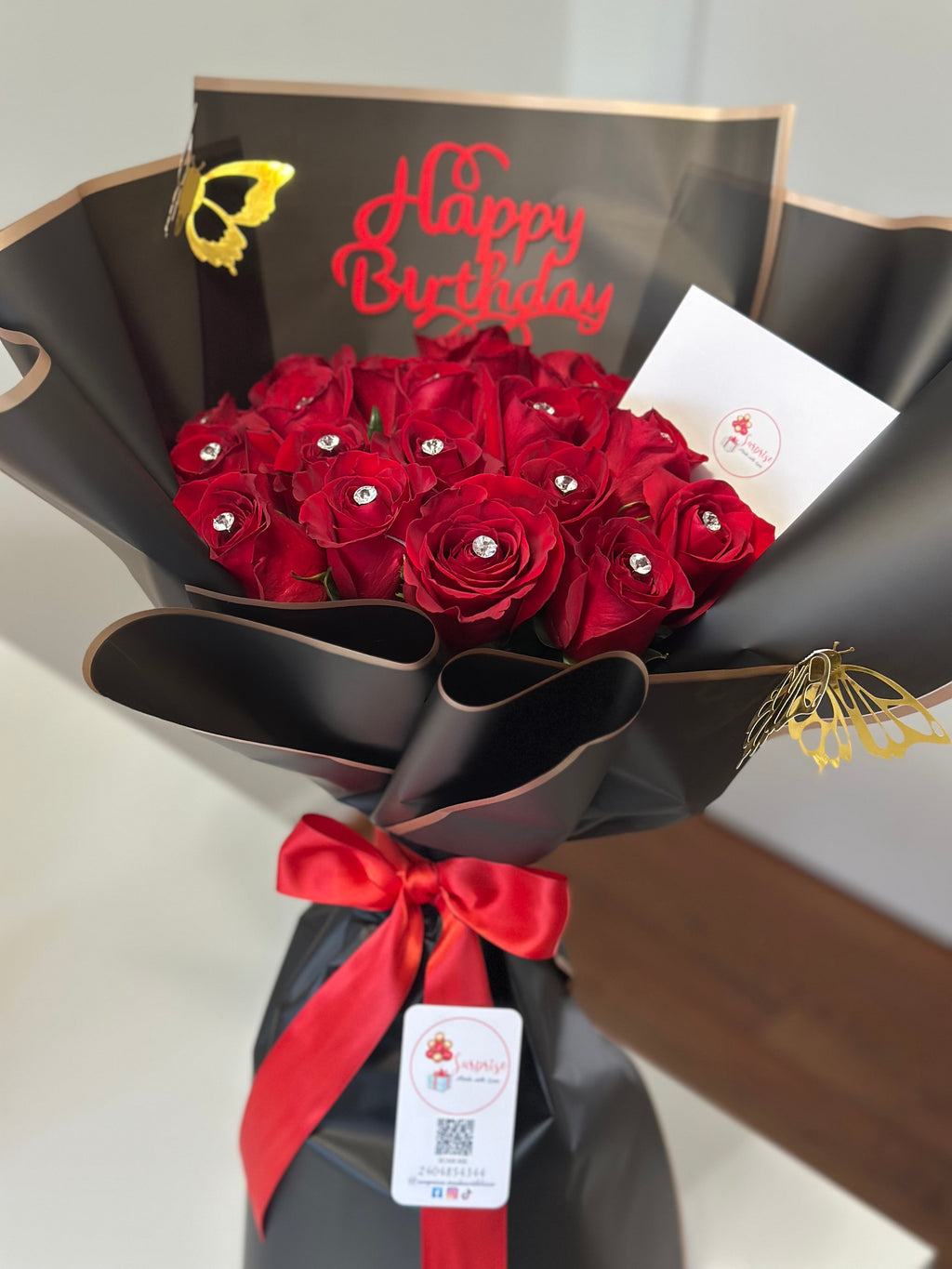 Two Dozen Roses - Signature Luxury / Dos Docenas de Rosas - Lujo Exclusivo