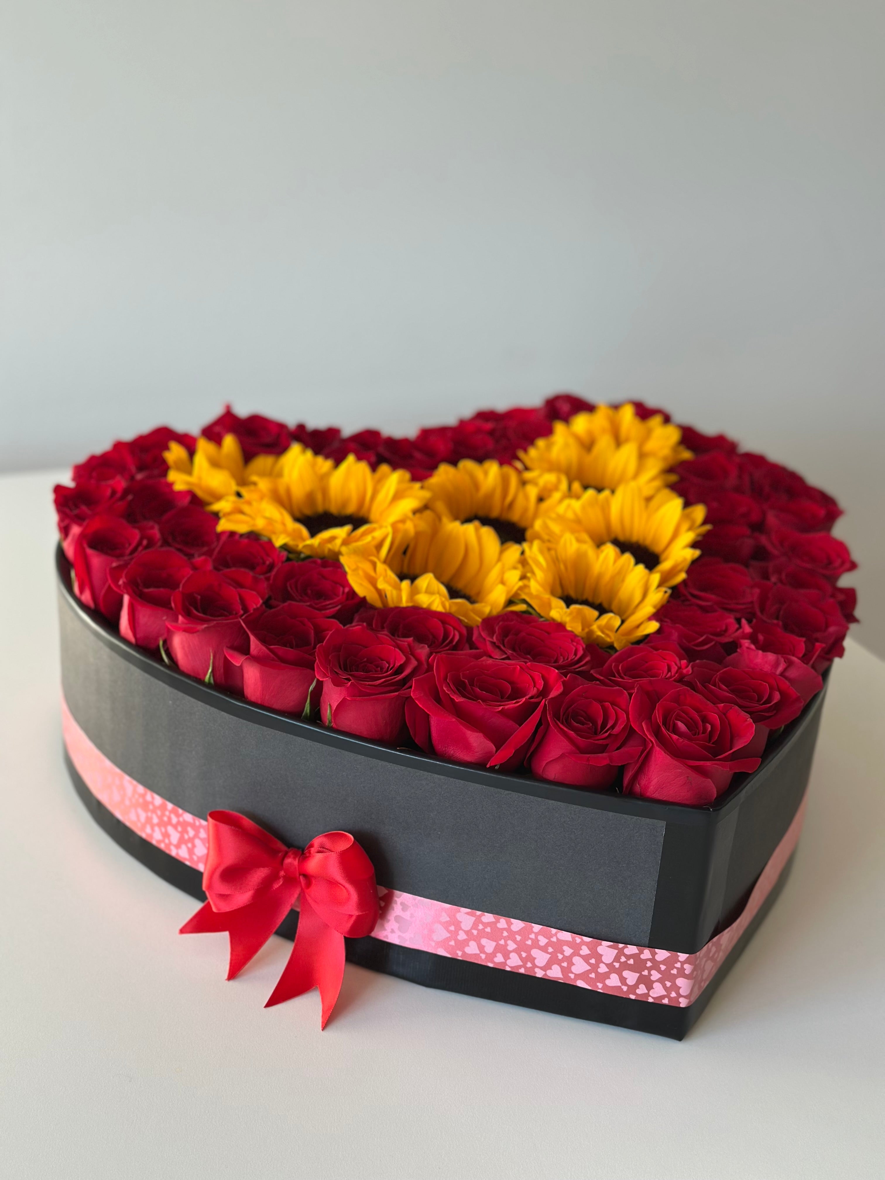 Sunlit Rose Heart – 18" Roses & Sunflowers Floral Heart | Corazón Floral de Rosas y Girasoles